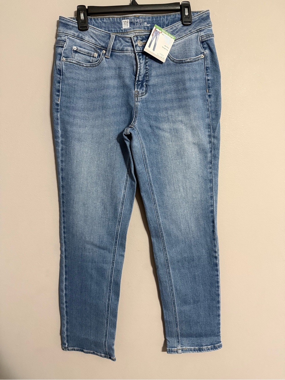 Time and Tru Light Wash Women's Sraight Jeans 16